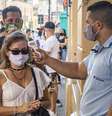 Movimentacao de pessoas na Ladeira porto Geral e Vinte e Cinco de Marco durante primeiro fim de semana com comercio de rua e shoppings abertos na quarentena do novo coronavirus  Foto: ANDERSON LIRA/FRAMEPHOTO / Estadão Conteúdo