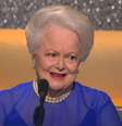 Olivia de Havilland aos 87 anos, em participação na 75ª cerimônia do Oscar, em 2003  Foto: YouTube / Reprodução