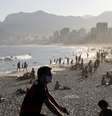 Pessoas na Praia do Arpoador em meio à pandemia de Covid-19 no Rio de Janeiro
21/06/2020 REUTERS/Ricardo Moraes  Foto: Reuters