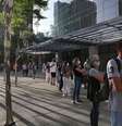 Pessoas fazem fila do lado de fora de shopping center em São Paulo
11/06/2020
REUTERS/Amanda Perobelli  Foto: Reuters