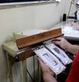 As máscaras desenvolvidas especialmente para deficientes auditivos permitem a leitura labial.  Foto: Divulgação/ CCR Autoban / Estadão