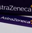 Logo da AstraZeneca em pacote de medicamentos em farmácia de Londres
28/04/2020
REUTERS/Stefan Wermuth/File Photo  Foto: Reuters