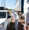 Barreiras sanitárias medem a temperatura corporal de quem chega, em Campo Grande (MS).  Foto: Divulgação/Governo do MS / Estadão Conteúdo