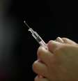 Enfermeira prepara vacina para gripe
16/03/2020
REUTERS/Ivan Alvarado  Foto: Reuters