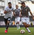 Nenê tenta a jogada contra o Botafogo pela semifinal da Taça Rio  Foto: Lucas Merçon/Fluminense FC