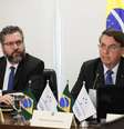 O presidente Jair Bolsonaro e o ministro Ernesto Araújo participam de videoconferência da cúpula do Mercosul.  Foto: Marcos Corrêa/Presidência da República / Estadão Conteúdo
