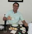 O presidente Jair Bolsonaro em foto divulgada em rede social um dia após divulgar que está com covid-19  Foto: Twitter/Reprodução / Estadão Conteúdo