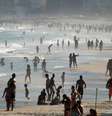 Pessoas aproveitam praia no Rio de Janeiro, apesar de proibição durante a pandemia de Covid-19
21/06/2020
REUTERS/Ricardo Moraes  Foto: Reuters