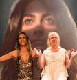 Ao fundo, Paris Jackson; à frente, Renata Carvalho e Jo Clifford: ousadia e militância transexual ao interpretar Cristo  Foto: Divulgação