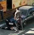 Imagens mostram policial pisando no pescoço da mulher  Foto: Fantástico/Reprodução / Estadão