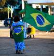 Apoiadores do presidente Jair Bolsonaro durante manifestação na Praça do Três Poderes, na cidade de Brasília  Foto: Cláudio Marques / Futura Press