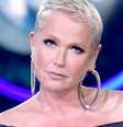 Xuxa passou a falar sem medo de assuntos polêmicos e da própria história de vida  Foto: Blad Meneghel / Reprodução