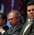 O ministro da Economia, Paulo Guedes, juntamente com os presidentes do Congresso, Davi Alcolumbre, e da Câmara dos Deputados, Rodrigo Maia. 05/04/2019. REUTERS/Amanda Perobelli. 

  Foto: Reuters