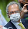 O ministro da Economia, Paulo Guedes, usa máscara protetora durante coletiva de imprensa após reunião com o presidente do Supremo Tribunal Federal, Dias Toffoli, em meio ao surto de doença causada pelo novo coronavírus (Covid-19), no Supremo Tribunal Federal de Brasília. 07/05/2020. REUTERS/Adriano Machado  Foto: Reuters