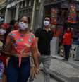 Pessoas com máscaras caminham em rua de comércio popular no Rio de Janeiro
29/06/2020
REUTERS/Lucas Landau  Foto: Reuters