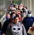Fila em centro para pedir assistência por desemprego em Frankfort, Kentucky, EUA
18/6/2020 REUTERS/Bryan Woolston  Foto: Reuters