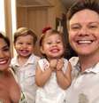 Thaís Fersoza e Michel Teló com os filhos Melinda e Teodoro  Foto: Instagram/@micheltelo / Estadão