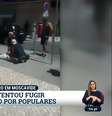 O idoso acusado do crime foi impedido de fugir enquanto outras pessoas tentavam salvar a vítima  Foto: Reprodução