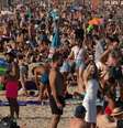 Um dia quente de praia em Barcelona, no dia 17 de julho  Foto: EPA / BBC News Brasil