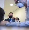 O governador de São Paulo, João Doria, durante aplicação da primeira dose de teste da Coronavac, vacina contra covid-19 desenvolvida pelo laboratório chinês Sinovac Biotech  Foto: Governo do Estado de São Paulo/Divulgação / Estadão Conteúdo