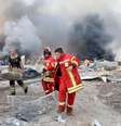 Bombeiros retiram homem ferido do local de explosão em Beirute
04/08/2020
REUTERS/Mohamed Azakir  Foto: Reuters