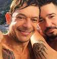 André Piva e Carlos Tufvesson: celebrado casal da sociedade carioca viveu história de amor e luta por direitos ao longo de 25 anos  Foto: Reprodução
