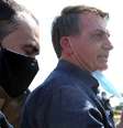 O presidente Jair Bolsonaro (sem partido) visita a Ponte dos Barreiros, em São Vicente, no litoral sul de São Paulo  Foto: Guilherme Dionízio / Estadão