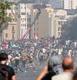 Manifestantes protestam contra governo e tentam chegar ao Parlamento do Líbano, em Beirute  Foto: Thaier Al-Sudani / REUTERS