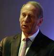 Para Richard Haass, o problema do 'nacionalismo de vacinas' é que deixará bilhões de pessoas em posição vulnerável.  Foto: Reuters / BBC News Brasil