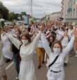 Mulheres protestam, em Minsk, contra violência policial durante manifestações em Belarus
12/08/2020
REUTERS/Vasily Fedosenko  Foto: Reuters