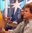 A reação de Romero Britto ao desabafo ruidoso de uma ex-fã virou o assunto do dia nas redes sociais  Foto: Reprodução