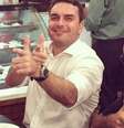 Queiroz (à dir.) é ex-motorista e ex-segurança do hoje senador Flávio Bolsonaro, filho do presidente  Foto: Reprodução/Instagram / BBC News Brasil
