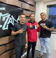 Rennan da Penha ao lado dos sócios Lucas Santos e Leonardo Gomes  Foto: Divulgação
