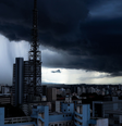 Foto de arquivo mostra São Paulo sob nuvens carregadas; próximos dias serão de chuva, frio e até neve em boa parte do país  Foto: Getty Images / BBC News Brasil
