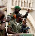 Soldados do Mali são vistos em praça de Bamako após golpe militar
18/08/2020
REUTERS/Moussa Kalapo  Foto: Reuters
