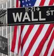 Placa indicando direção para Wall Street, em Nova York. 09/03/2020. REUTERS/Carlo Allegri  Foto: Reuters