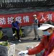 Pessoas em Pequim após uso de máscara deixar de ser obrigatório na cidade
21/08/2020 REUTERS/Tingshu Wang  Foto: Reuters