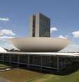 Projeto de lei em debate no Congresso vai regular o funcionamento das redes sociais com objetivo de conter a circulação de informações falsas  Foto: BBC News Brasil