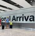 Aeroporto de Heathrow, em Londres: brasileiros precisam cumprir quarentena de 14 dias ao entrar no Reino Unido  Foto: Toby Melville / Reuters