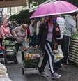 Movimentação de pessoas em feira livre em São Paulo  Foto: Anderson Lira/FramePhoto / Estadão