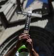Tributo aos mais de 100 mil mortos pelo novo coronavírus  Foto: Amanda Perobelli / Reuters