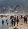 Banhistas na praia de Ipanema, no Rio de Janeiro, em meio à pandemia do novo coronavírus
09/08/2020
REUTERS/Ian Cheibub  Foto: Reuters