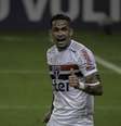 Luciano reclama de anulação de gol por impedimento  Foto: Gledston Tavares/FramePhoto / Gazeta Press