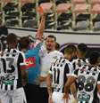 Luan Peres, do Santos, é expulso após confusão  Foto: Caio Rocha/Framephoto/Estadão Conteúdo