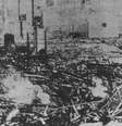 Sede de uma empresa produtora de arroz, Suzuki Shoten, queimada por manifestantes na cidade Kobe em 1918  Foto: Reprodução / BBC News Brasil