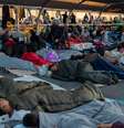 Refugiados e imigrantes dormem em estacionamento de supermercado após incêndio em acampamento na ilha de Lesbos
11/09/2020
REUTERS/Alkis Konstantinidis  Foto: Reuters