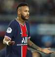 Neymar foi expulso na sua estreia na temporada no Campeonato Francês  Foto: Gonzalo Fuentes / Reuters