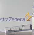 Tubo de ensaio rotulado como de vacina para covid-19 à frente de logo da AstraZeneca em foto de ilustração
09/09/2020 REUTERS/Dado Ruvic  Foto: Reuters