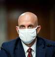 Stephen Hahn, chefe da FDA, em audiência no Senado dos EUA
30/06/2020
Al Drago/Pool via REUTERS  Foto: Reuters