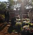 Idosa que morreu de Covid-19 é sepultada em cemitério de São Paulo
05/08/2020
REUTERS/Amanda Perobelli  Foto: Reuters